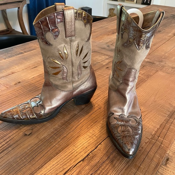 Van Eli gold sparkling cowgirl boots. - Picture 1 of 7